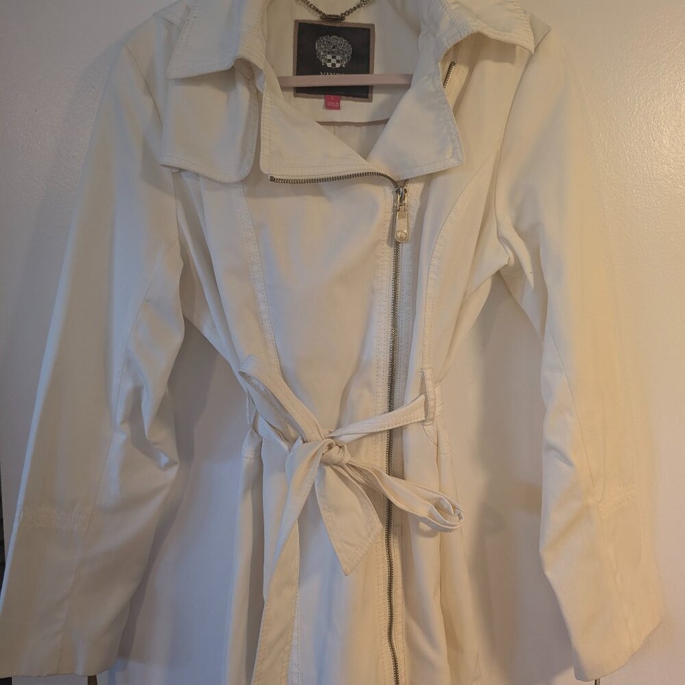 Off-white Vince Camuto lined hooded trench with tie